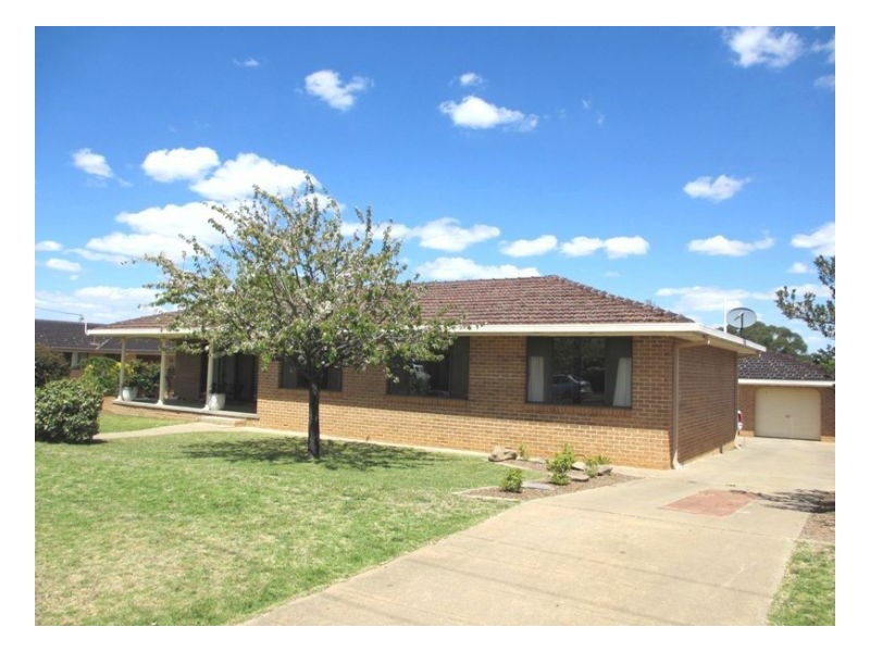 8 Watson Avenue, Armidale NSW 2350