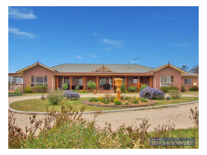 41 McCannas Road, Armidale NSW 2350