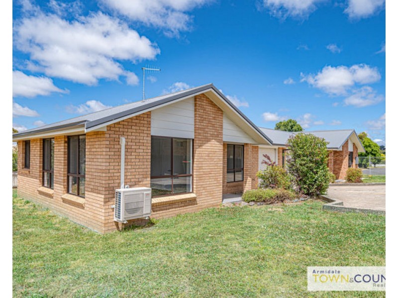 2/18 Northey Drive, Armidale NSW 2350