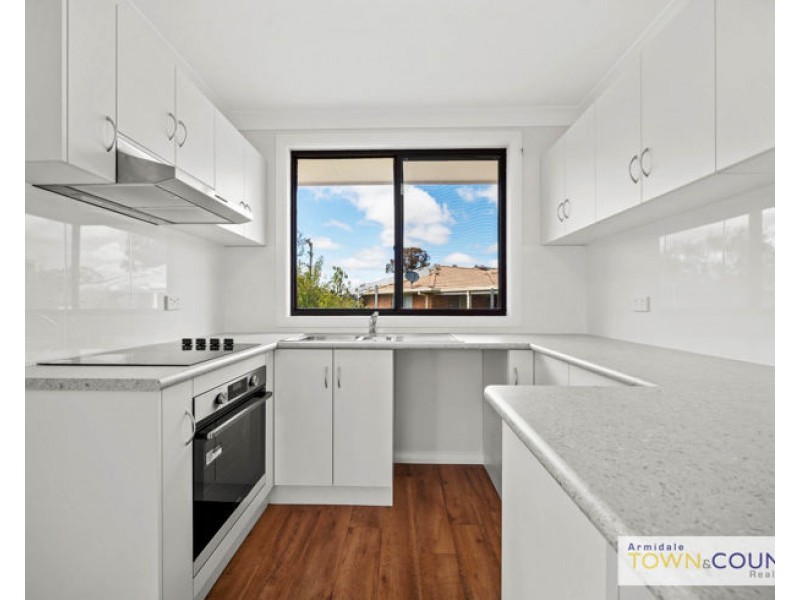 2/18 Northey Drive, Armidale NSW 2350