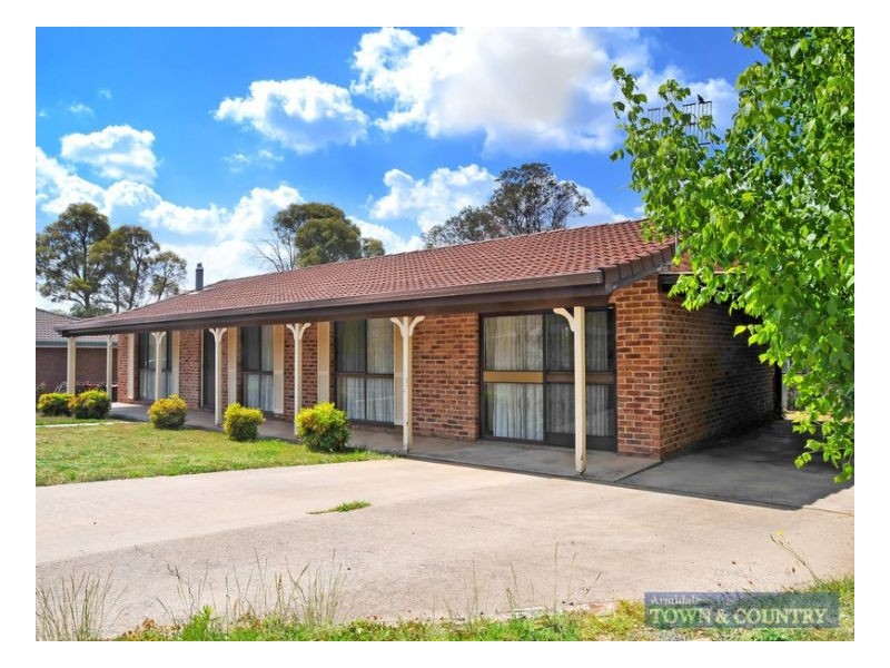 2 Howard Place, Armidale NSW 2350