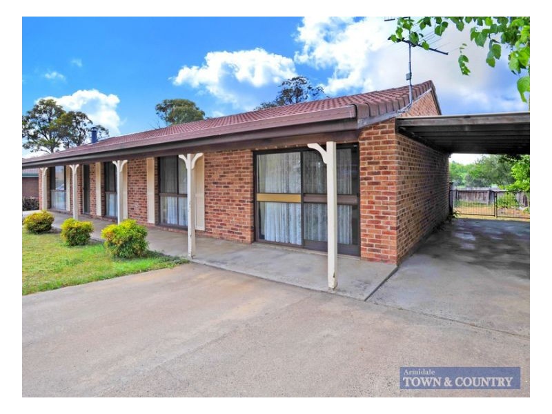 2 Howard Place, Armidale NSW 2350