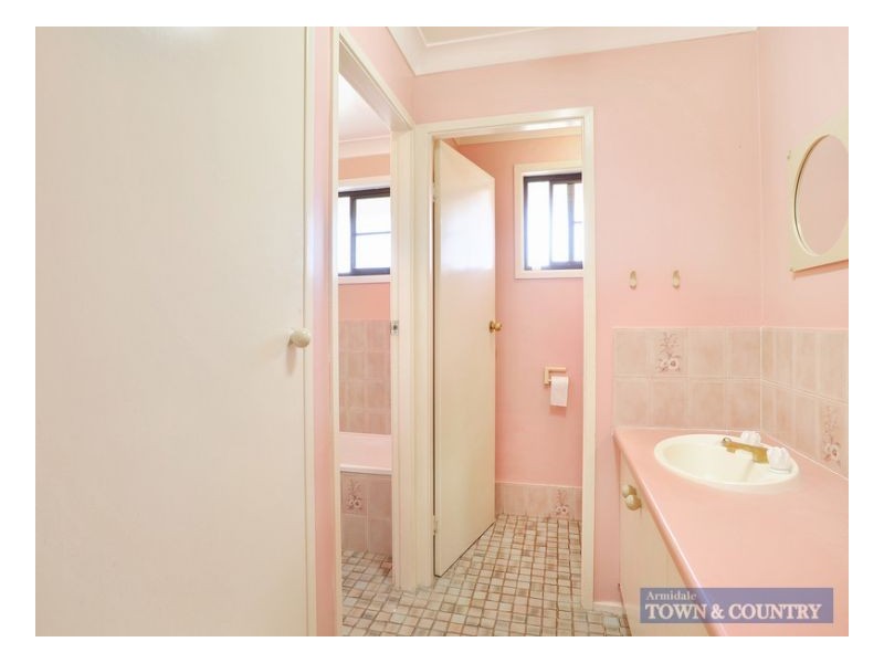 2 Howard Place, Armidale NSW 2350