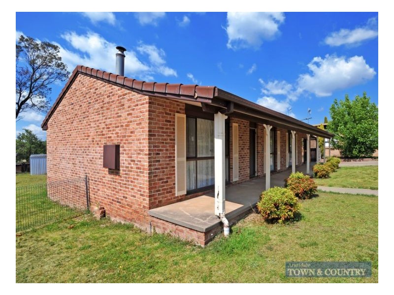 2 Howard Place, Armidale NSW 2350