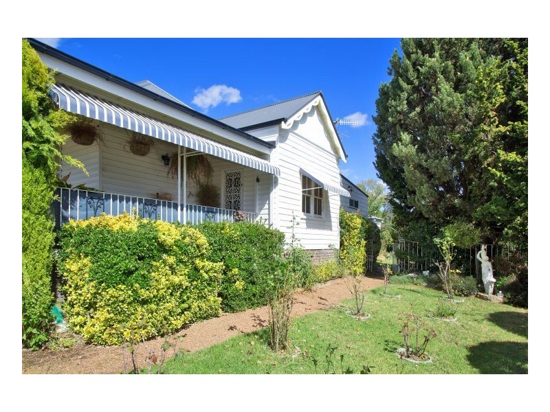 176 Marsh Street, Armidale NSW 2350