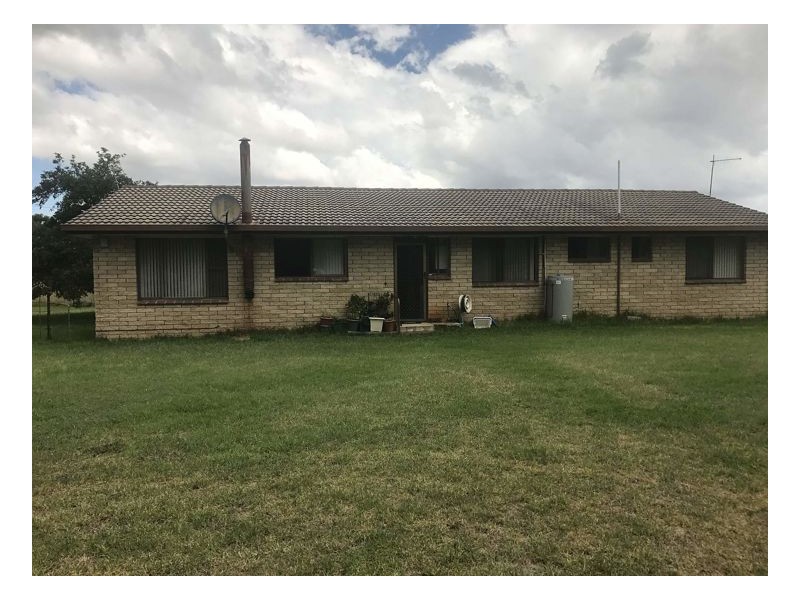 38 White Avenue, Armidale NSW 2350