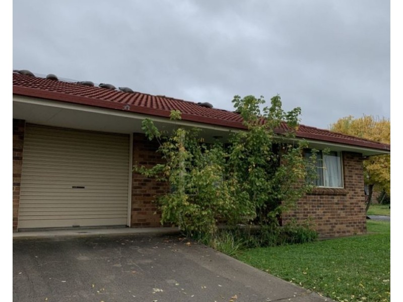2/5 Northey Drive, Armidale NSW 2350
