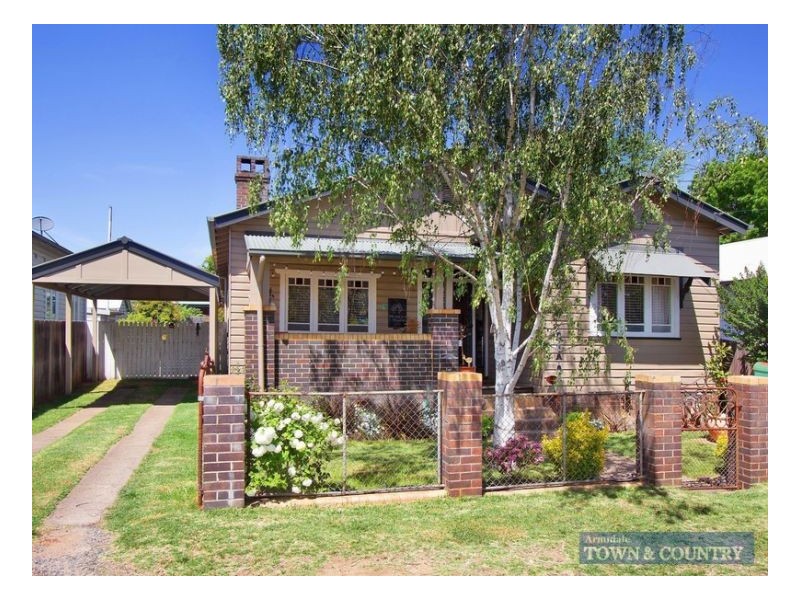142 Barney Street, Armidale NSW 2350
