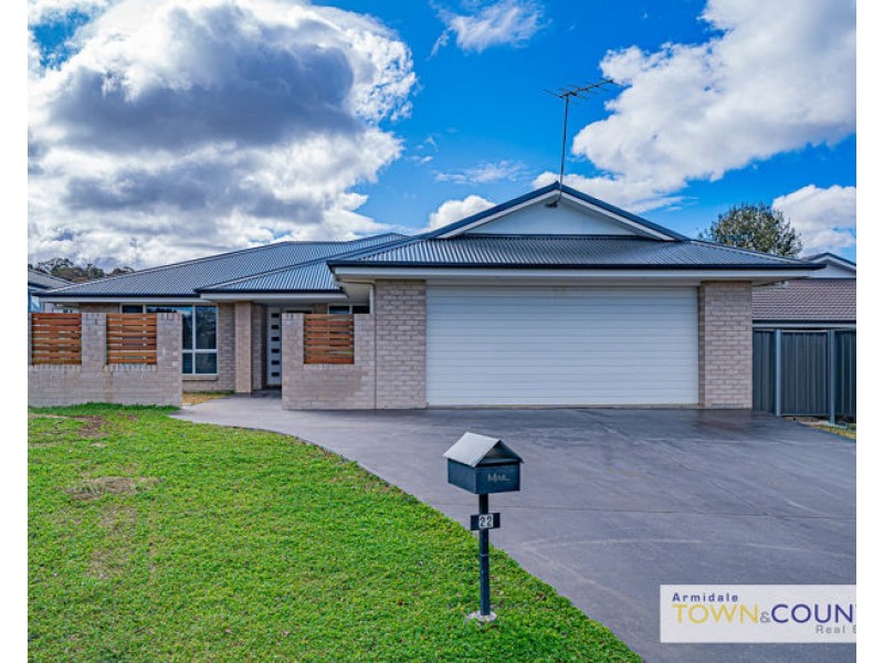 22 Albion Close, Armidale NSW 2350