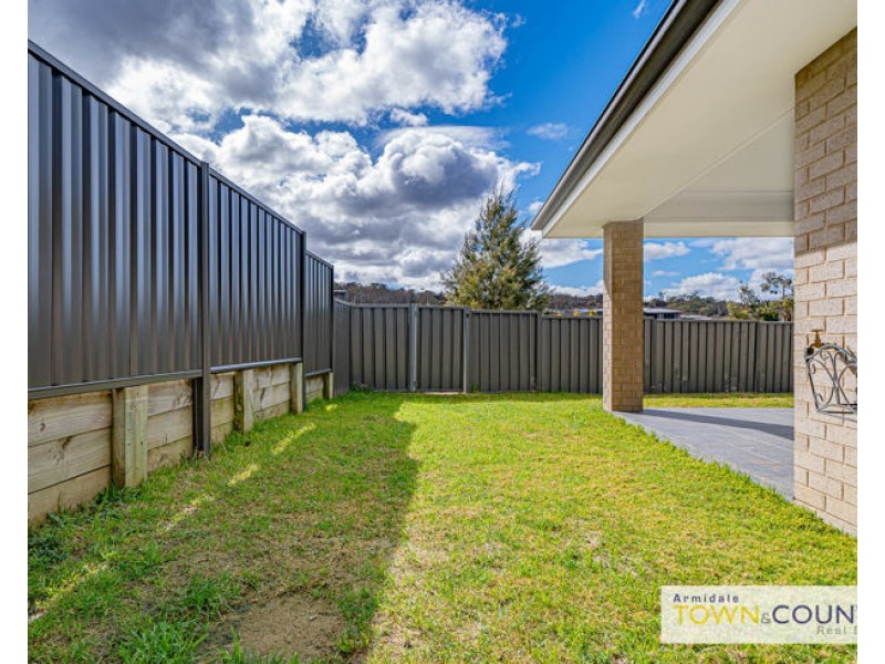 22 Albion Close, Armidale NSW 2350