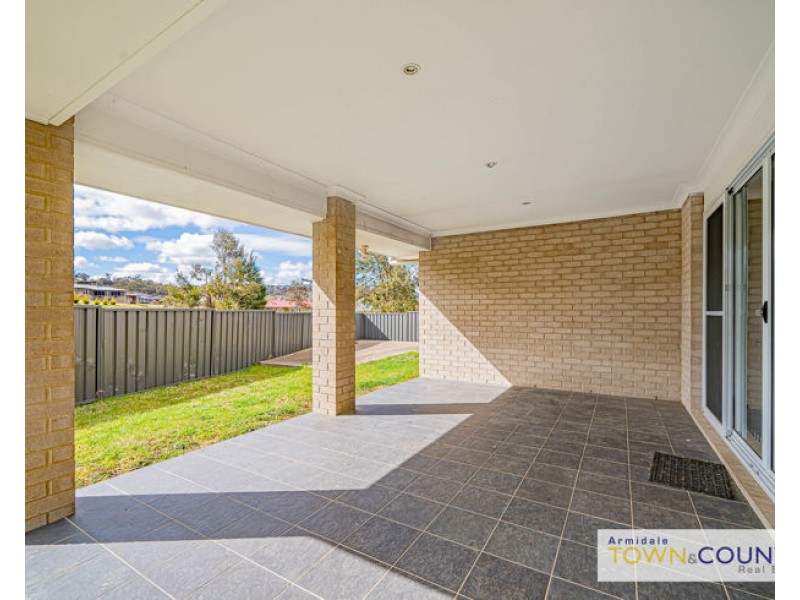22 Albion Close, Armidale NSW 2350