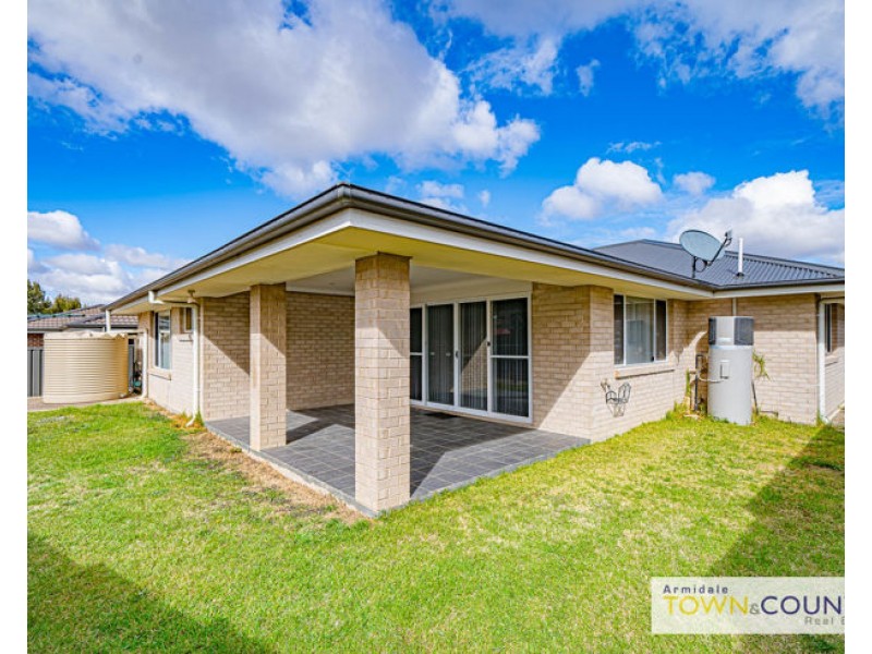 22 Albion Close, Armidale NSW 2350