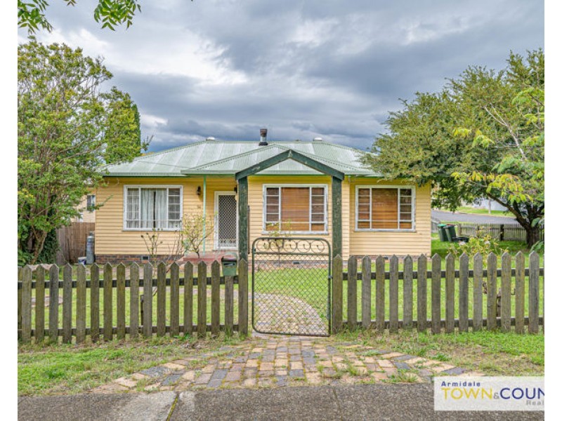 94 Newton Street, Armidale NSW 2350