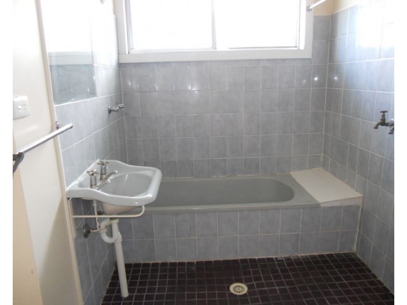 2/171 Barney Street, Armidale NSW 2350