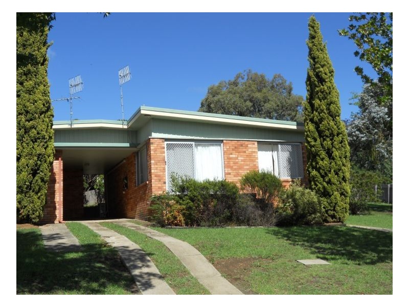 2/1 Johnson avenue, Armidale NSW 2350