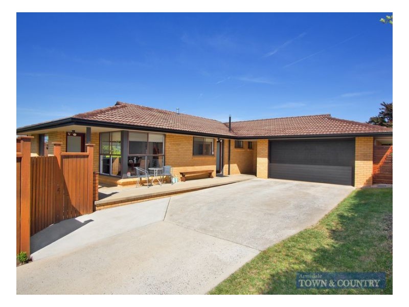 12 Hughes Place, Armidale NSW 2350