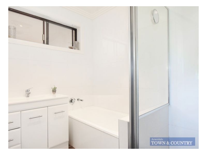 12 Hughes Place, Armidale NSW 2350