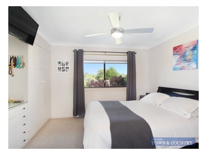 12 Hughes Place, Armidale NSW 2350