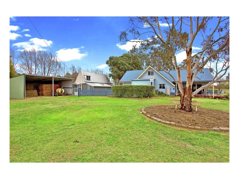 854 Boorolong Road, Armidale NSW 2350