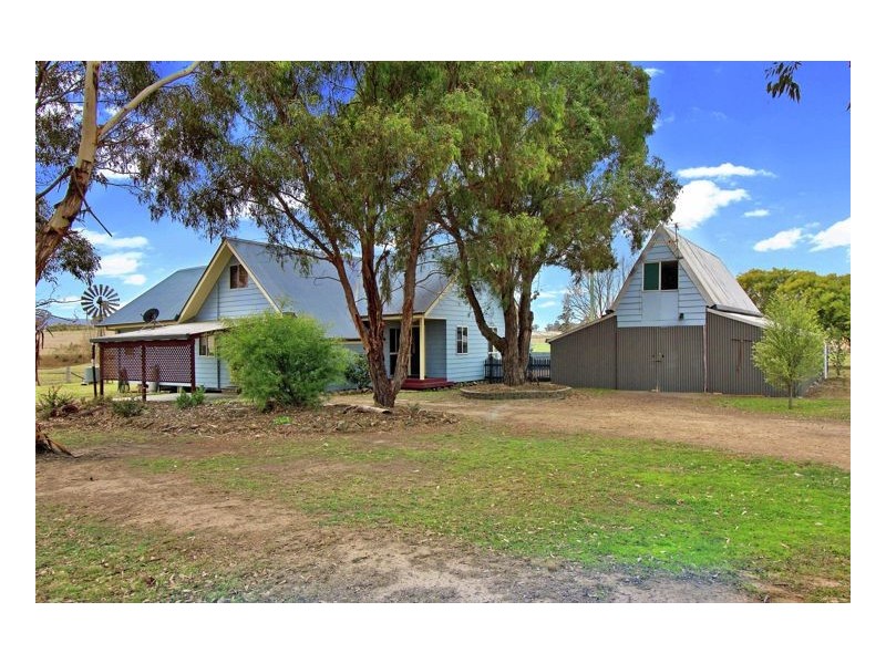 854 Boorolong Road, Armidale NSW 2350