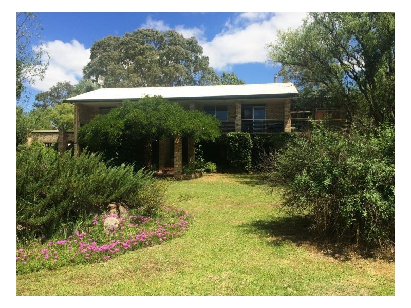 20 Inces Road, Armidale NSW 2350