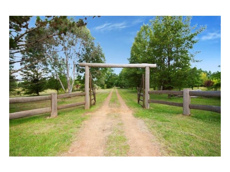 20 Inces Road, Armidale NSW 2350