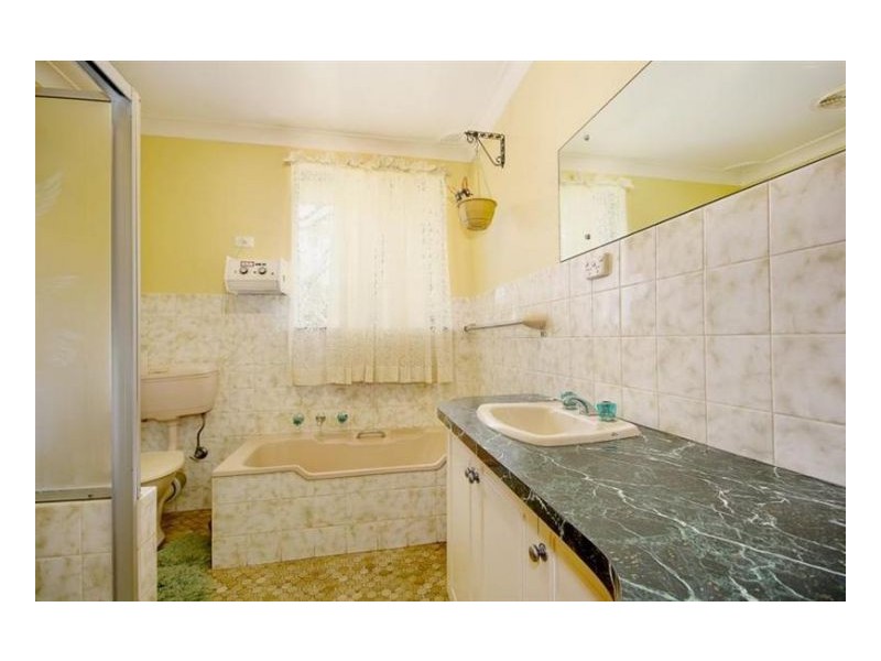 20 Inces Road, Armidale NSW 2350