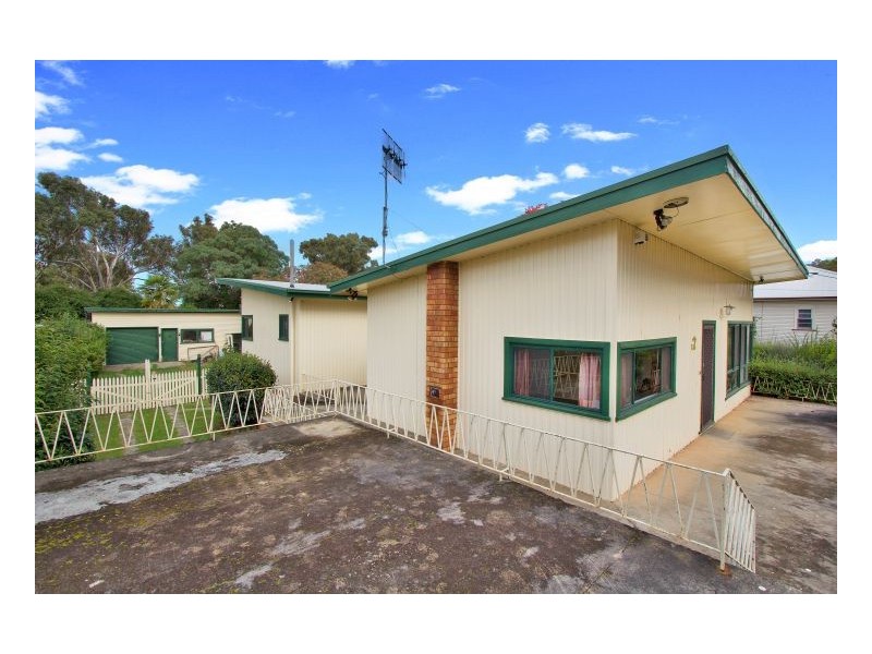 12 Merinda Place, Armidale NSW 2350