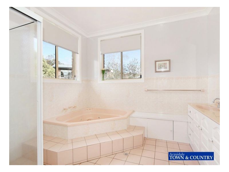 17 The Boulevarde, Armidale NSW 2350