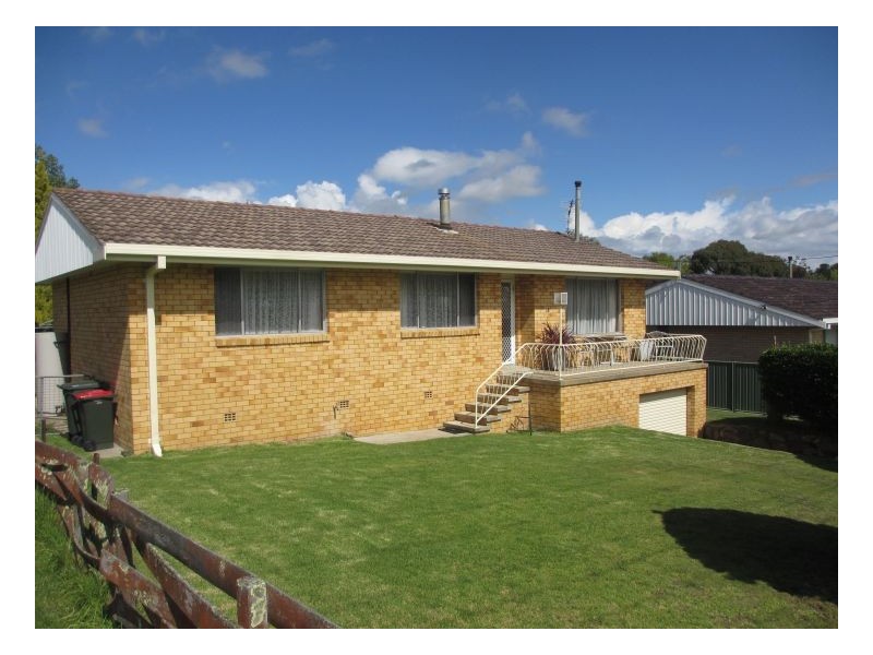 18 King St, Uralla NSW 2358