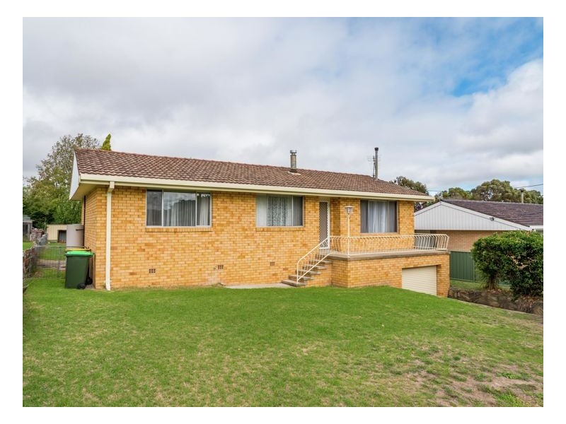 18 King St, Uralla NSW 2358