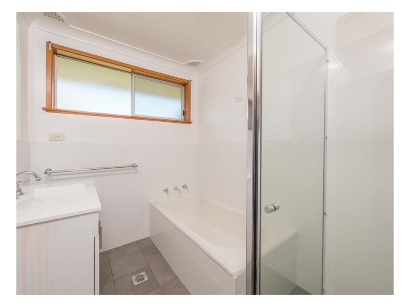 18 King St, Uralla NSW 2358