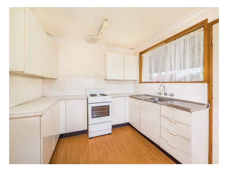 18 King St, Uralla NSW 2358