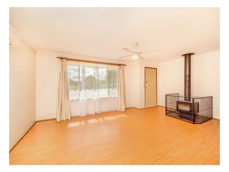 18 King St, Uralla NSW 2358