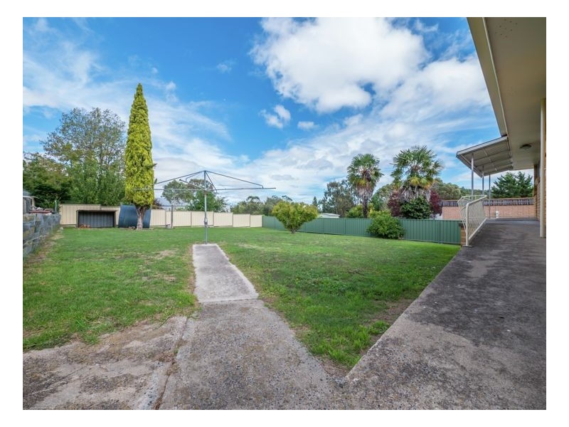 18 King St, Uralla NSW 2358