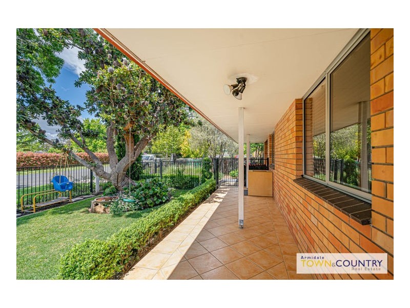 2 Cynthia Crescent, Armidale NSW 2350