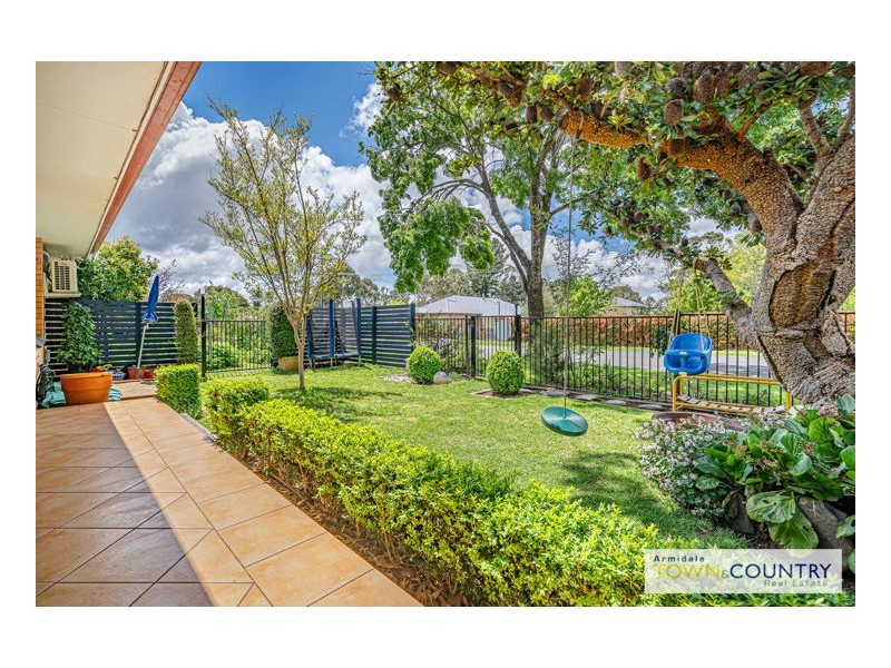 2 Cynthia Crescent, Armidale NSW 2350