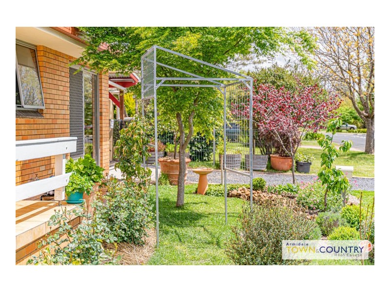 2 Cynthia Crescent, Armidale NSW 2350