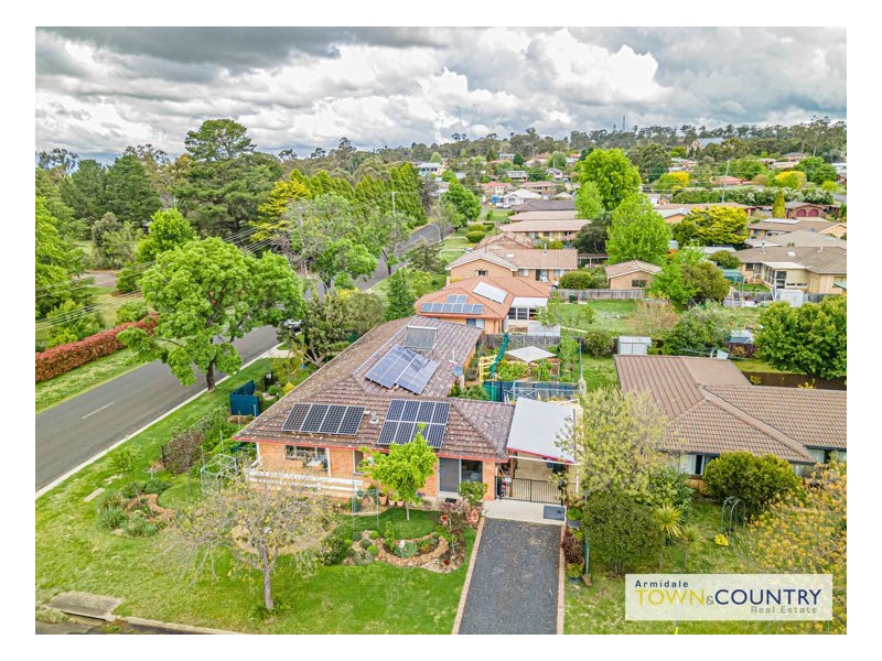 2 Cynthia Crescent, Armidale NSW 2350