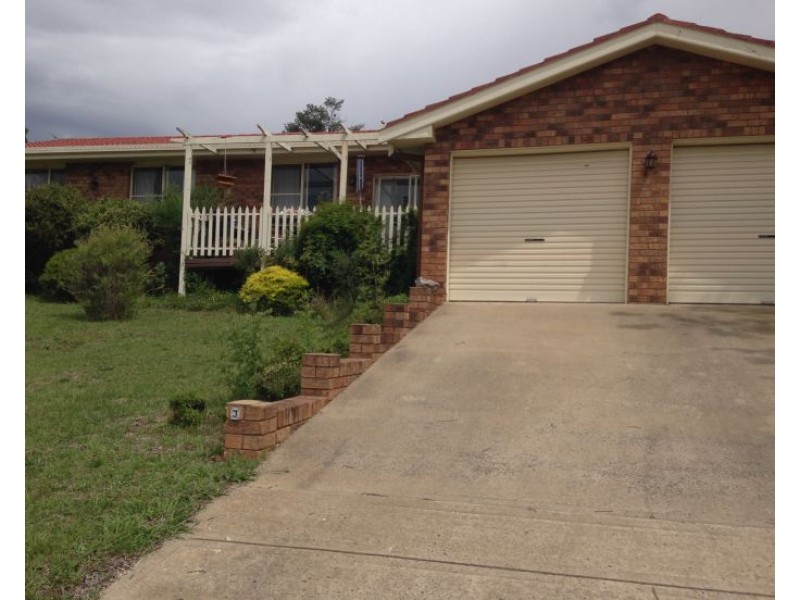 3 Nathaniel Pidgeon Drive, Armidale NSW 2350