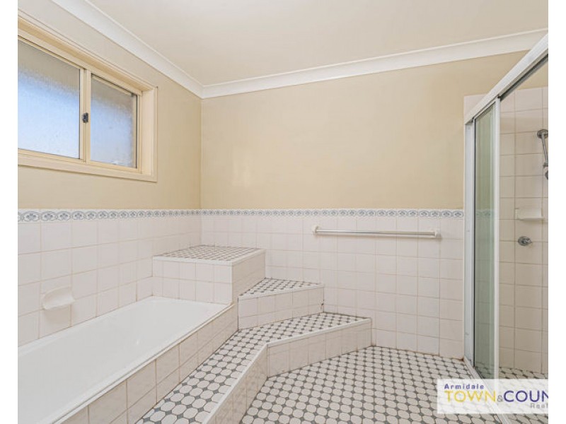 3 Nathaniel Pidgeon Drive, Armidale NSW 2350