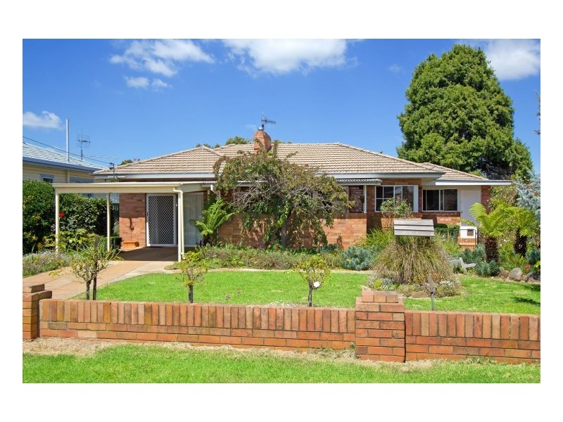 8 Lackey Street, Guyra NSW 2365