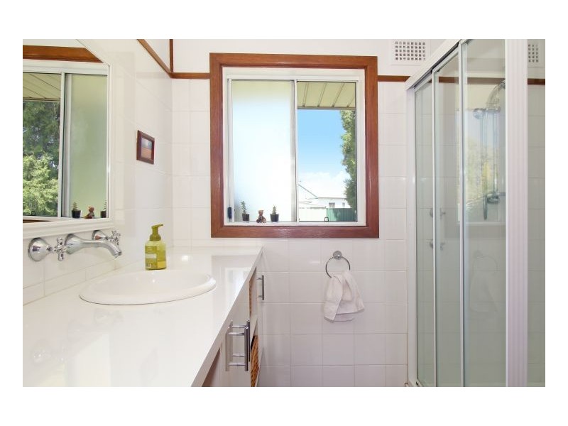 8 Lackey Street, Guyra NSW 2365