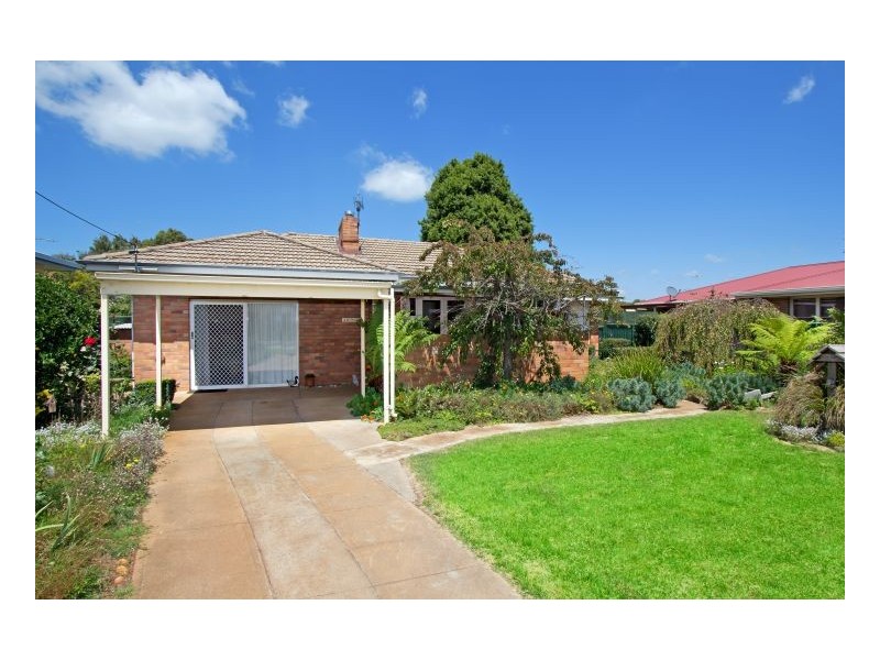 8 Lackey Street, Guyra NSW 2365