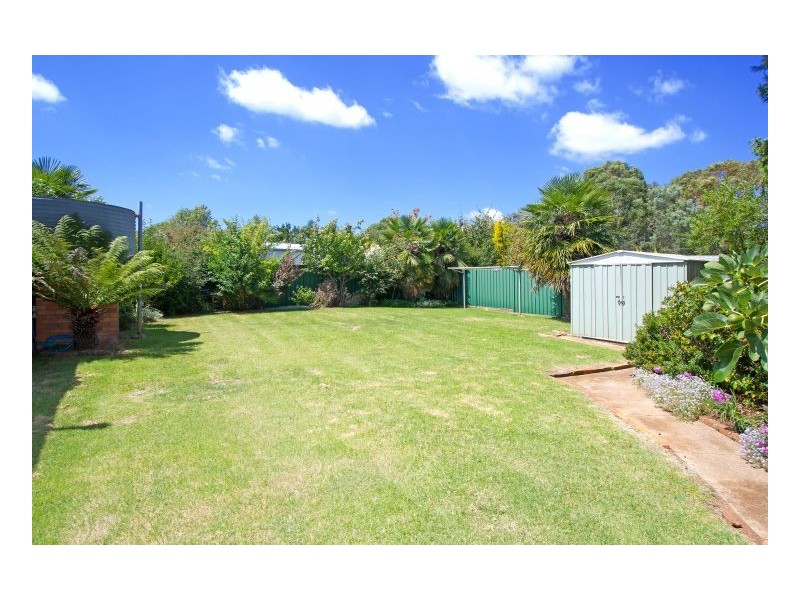 8 Lackey Street, Guyra NSW 2365