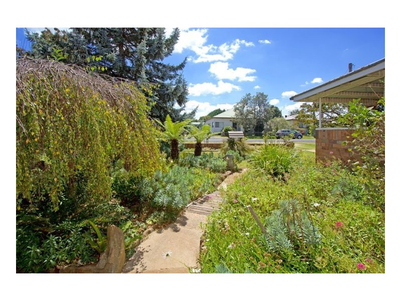 8 Lackey Street, Guyra NSW 2365