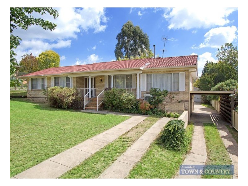 1 Yallambee Avenue, Armidale NSW 2350