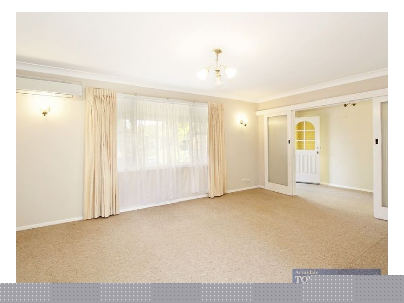 1 Yallambee Avenue, Armidale NSW 2350