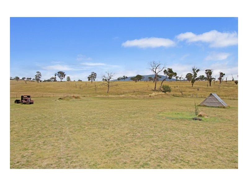 78 McCannas Road, Armidale NSW 2350