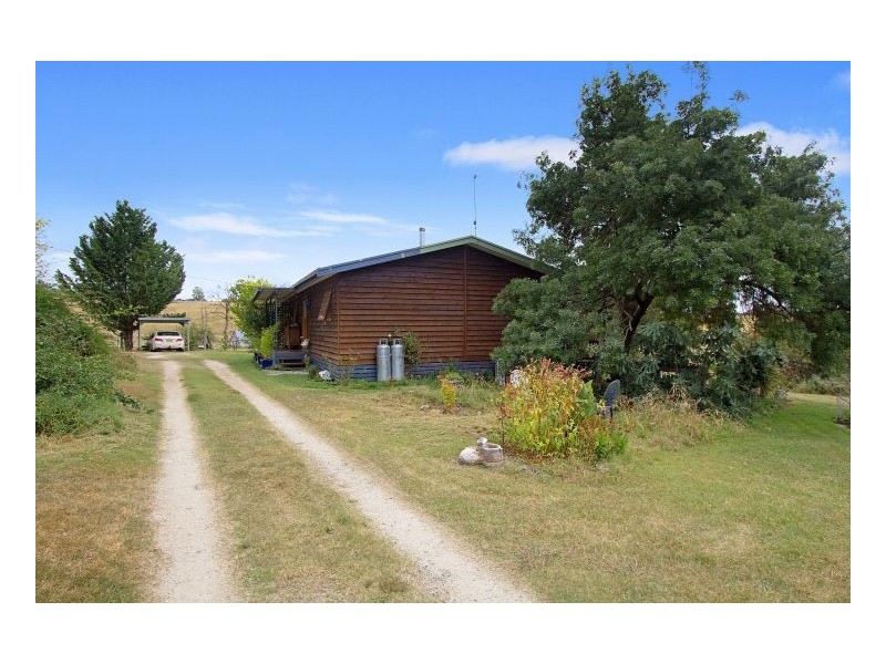 78 McCannas Road, Armidale NSW 2350